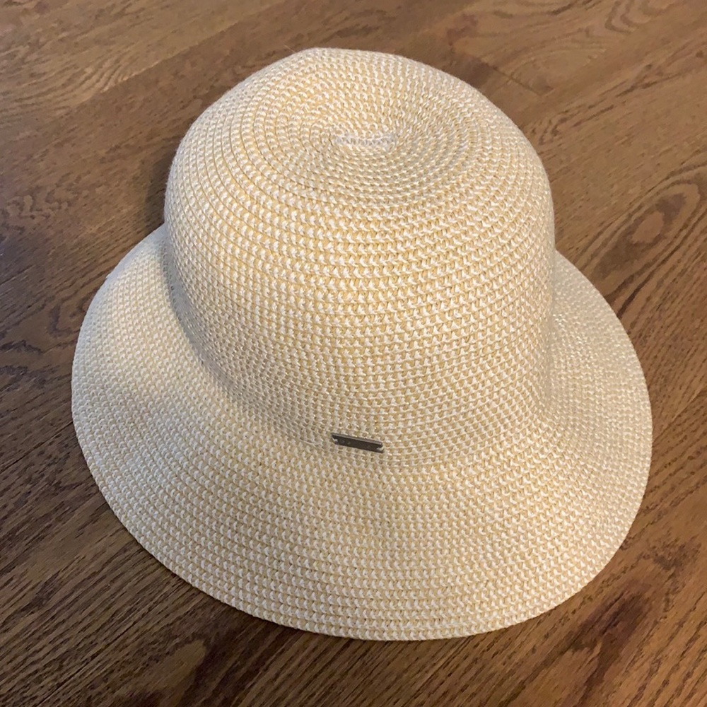 Women’s beach hat. Never worn. One size